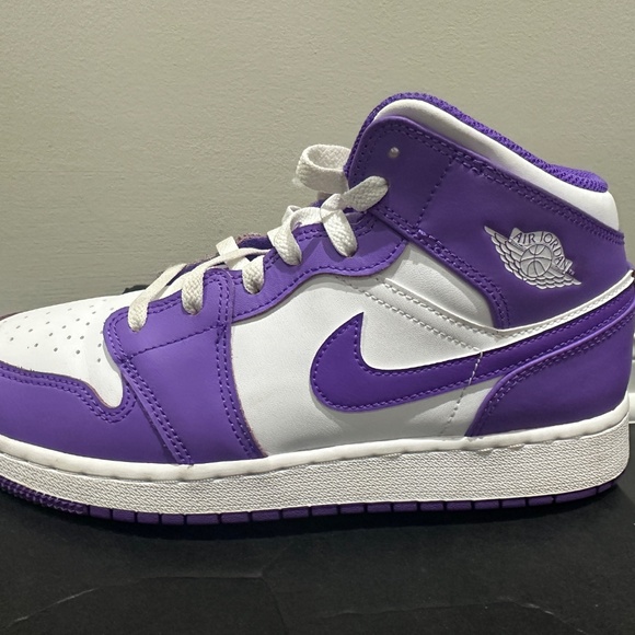 *Almost new* Air Jordan 1 Midi - Picture 2 of 10